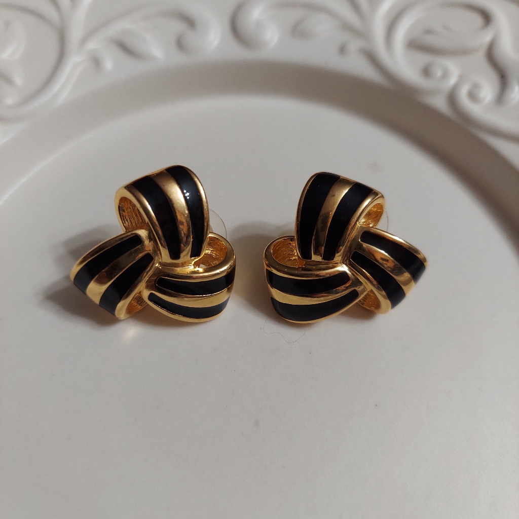 Joan River's Vintage Textured Gold Tone/Black Enamel Pin Wheel Earrings
